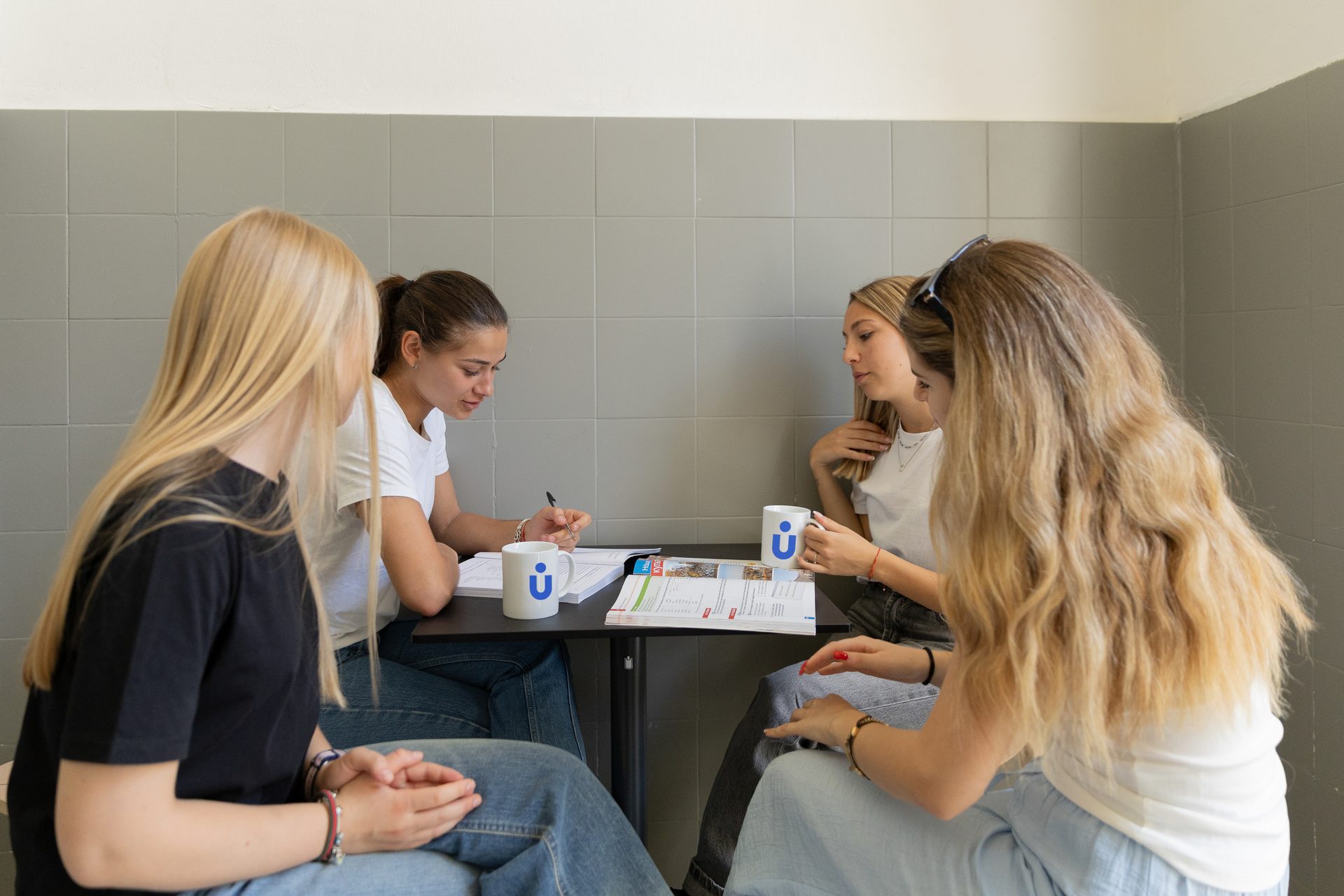 Students working together at Unicollege