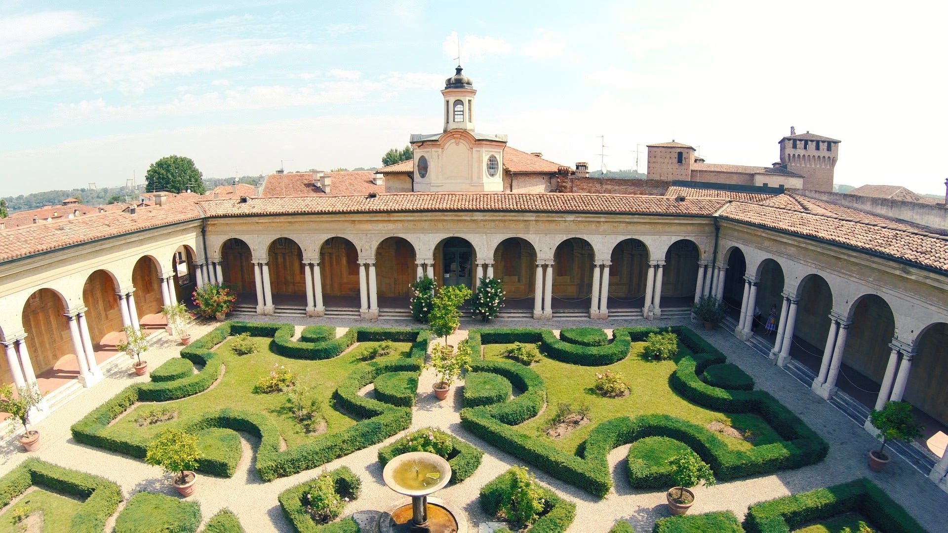 The cloister garden of the Unicollege Mantua City College, seen from above